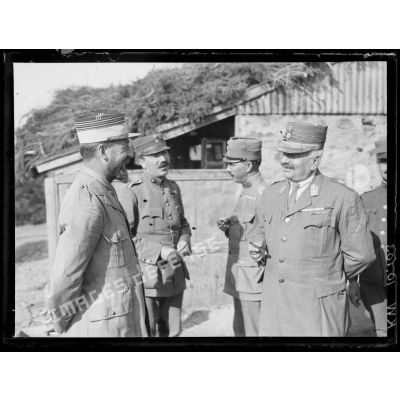 Baskoï. Front grec. Le général Paraskévopoulos et le colonel Verdet chef de la mission française près l'armée hellénique. [légende d'origine]