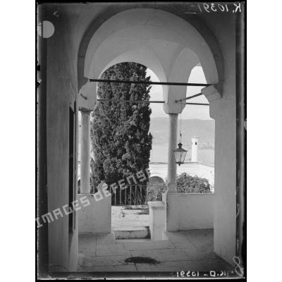 Cavalla (Macédoine). Minaret Mehemed Ali. Vue de la porte principale. Côté intérieur. [légende d'origine]