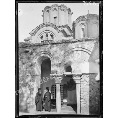 Salonique. Eglise des Douzes Apôtres. Porte d'entrée. [légende d'origine]