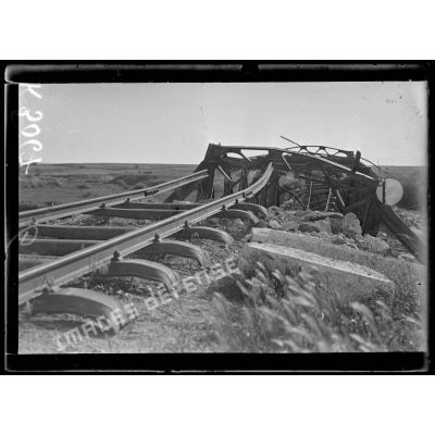 Kilindir. Pont de la voiede Karasouli dynamité par les français en janvier 1916. [légende d'origine]