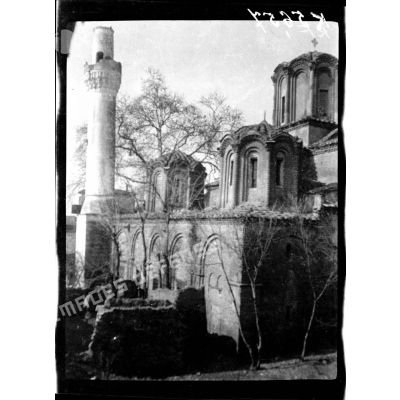 Salonique. Eglise des Saints Apôtres et minaret de l'ancienne mosquée. [légende d'origine]