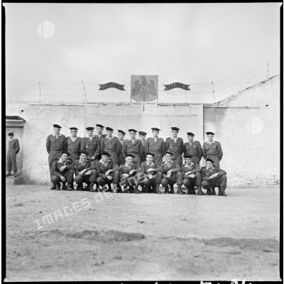 Photographie de groupe de jeunes appelés libérables du commando Maurice. [Description en cours]