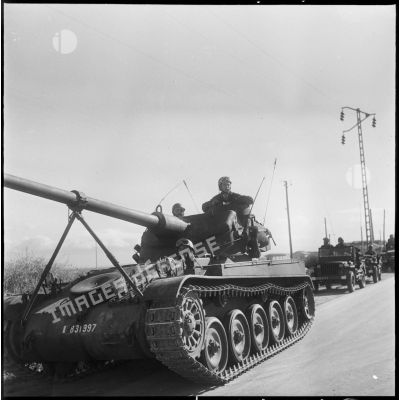 Convoi de chars AMX-13. [Description en cours]