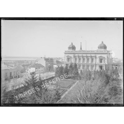 Belgrade. L'escalier en bois sculpté. Palais Royal. [légende d'origine]