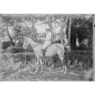 1062. Capitaine Dutertre à cheval. 3e chasseurs d'Afrique. [légende d'origine]