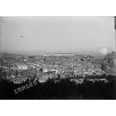 1065. Panorama de Constantine en quatre plaques. Deuxième vue. Vue du pont suspendu Sidi M'Cid. [légende d'origine]