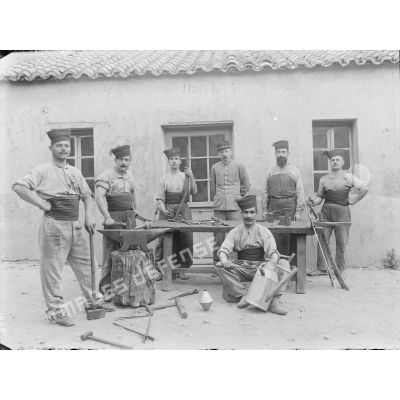 [Portrait de groupe, chasseurs d'Afrique en Algérie, 1911-1913.]