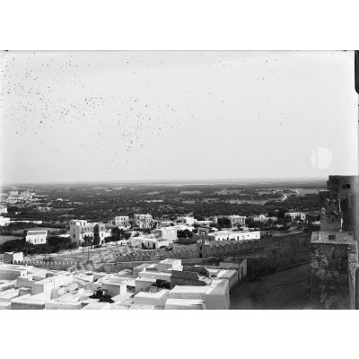 1308. Panorama de Sousse en six vues. Vues prises du bastion du logement du général. Première vue. [légende d'origine]