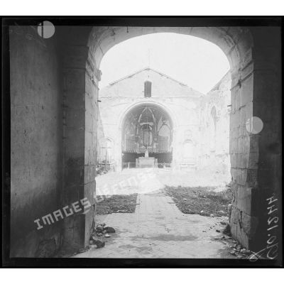 Leyr, intérieure de l'église détruite en 1914. [légende d'origine]