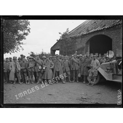Sainte-Olle, prisonniers allemands faits près de Cambrai. [légende d'origine]