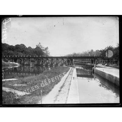 Richardménil, pont chemin de fer sur un canal. [légende d'origine]