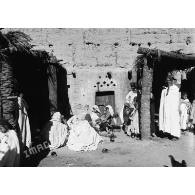 [Algérie, 1907-1918. Groupe d'Arabes.]
