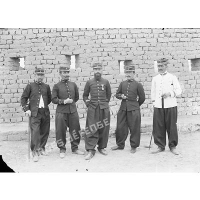 [Algérie, 1907-1918. Officiers du 2e régiment étranger.]