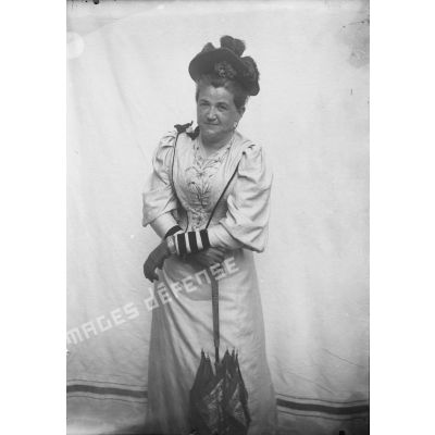 [Algérie, 1907-1918. Portrait de Madame X.]