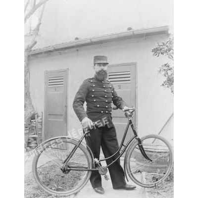 634. [Toulon, 1922. Portrait de Jules Imbert en uniforme.]
