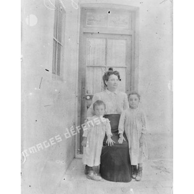 810. [Algérie, 1905-1914. Portrait de famille.]