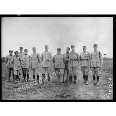 Camp de Bois-l'Evêque, les officiers du régiment colonial du Maroc. (2) [légende d'origine]