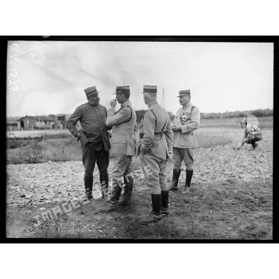 Camp de Bois-l'Evêque, les officiers du régiment colonial du Maroc. (3) [légende d'origine]