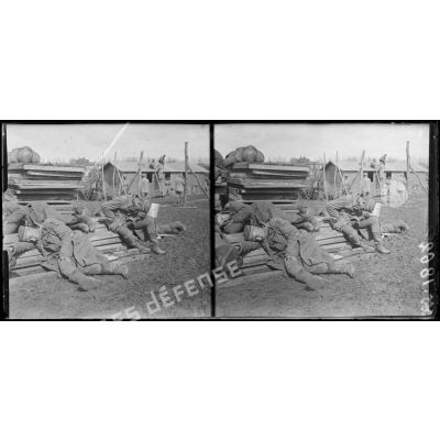 Clermont, prisonniers allemands dormant. [légende d'origine]