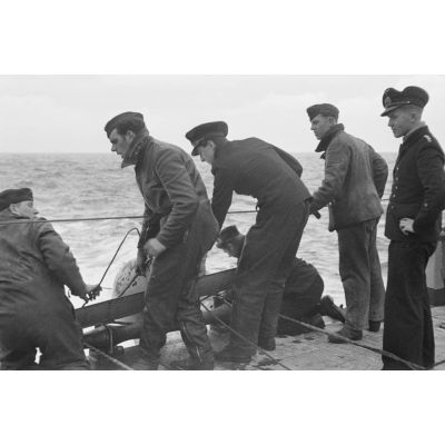 Activités à bord d'un dragueur de mines (Minensuchboot) de la Kriegsmarine.