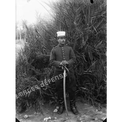 42. [Algérie, 1905-1914. Portrait de militaire.]