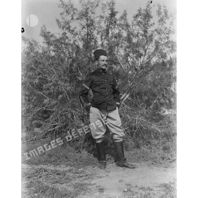 226. [Algérie, 1905-1914. Portrait d'un militaire peut-être affecté dans une compagnie saharienne.]
