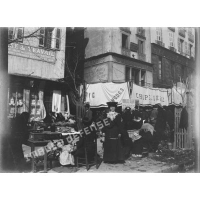 1. [Toulon, 1922. Au marché.]