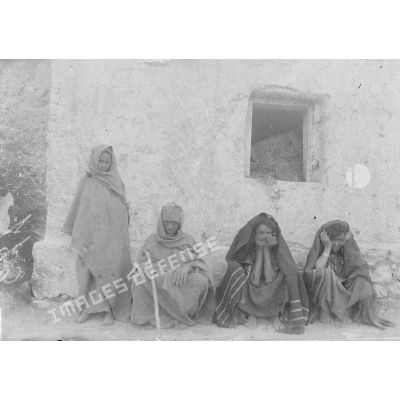 773. [Tunisie,1902-1903. Portrait de famille.]