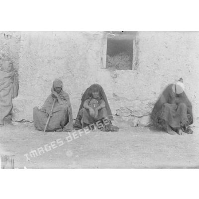 774. [Tunisie,1902-1903. Portrait de famille.]