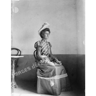 874. [Tunisie, 1902-1903. Portrait d'une femme.]
