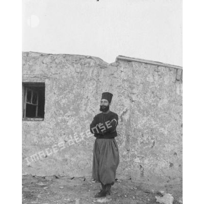 719. [Tunisie, 1902-1903. Portrait d'un militaire.]