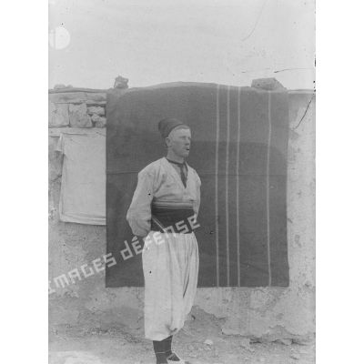 728. [Tunisie, 1902-1903. Portrait d'un militaire.]