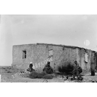 758. [Tunisie, 1902-1903. Militaires du 4e régiment de spahis.]