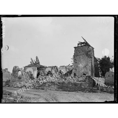 Orvillers-Sorel, église en ruines. [légende d'origine]