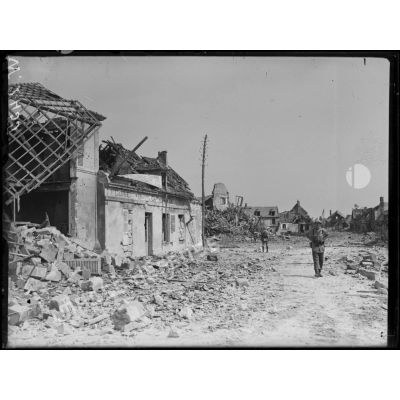 Ribécourt, vue du village détruit. [légende d'origine]