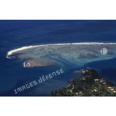 Vue aérienne de Tahiti. [Description en cours]