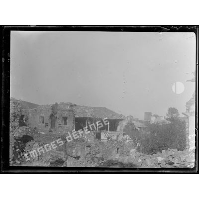 Kupa. Vue du village après le bombardement. [légende d'origine]