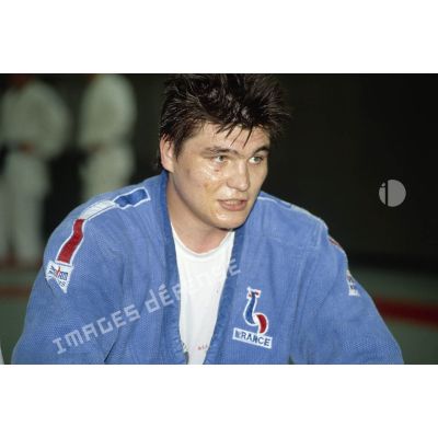 Portrait de David Douillet, judoka de la catégorie plus de 95 kg, présélectionné pour les jeux olympiques de Barcelone.