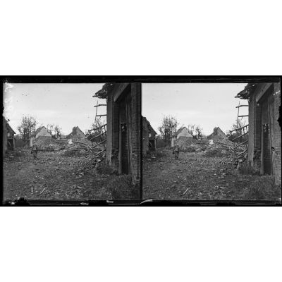 Rouvrel, Somme, maisons en ruines. [légende d'origine]