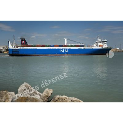 Arrivée du cargo roulier MN Pélican dans le port de la Pallice, à La Rochelle.