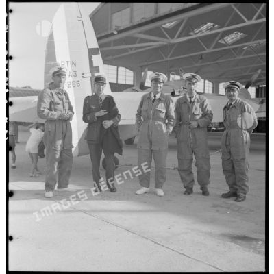 L'équipage du bombardier Glenn Martin F 167 "Capitaine Rolland".