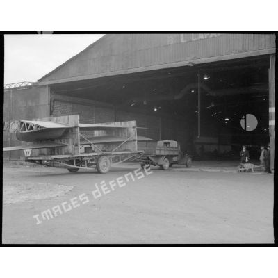 Arrivée des plans d'avions NC 701 Siebel Martinet à l'usine S.N.C.A.C. (Société Nationale des Constructions Aéronautiques du Centre).
