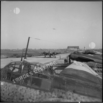 Junkers Ju-88 au décollage et alignés à l'arrêt.