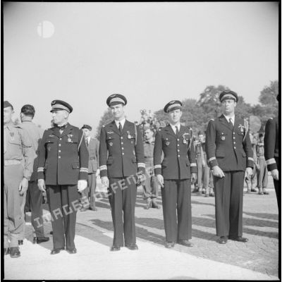 Les officiers décorés de la Croix de la Libération.