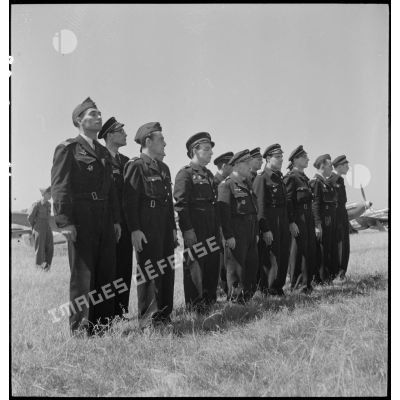 Pilotes du régiment de chasse Normandie-Niémen à Stuttgart.