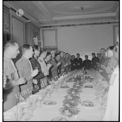 Réception et banquet en l'honneur du régiment de chasse Normandie-Niémen à Stuttgart.