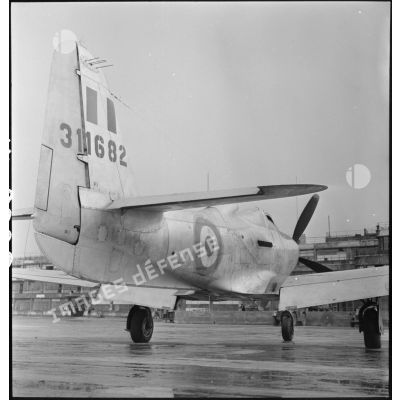 Présentation de l'avion de chasse américain Bell P-63 "Kingcobra".