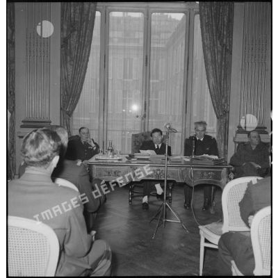 Discours de l'amiral Lemonnier à la maison des alliés à Paris lors d'une réunion d'officiers généraux.