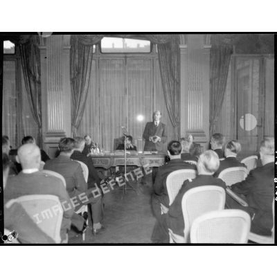 Allocution de M. Dumaine lors de la réunion des officiers généraux à la maison des alliés à Paris.