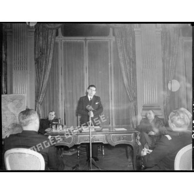 Discours de cloture de M. Michelet à l'issue de la réunion des officiers généraux à la maison des alliés à Paris.